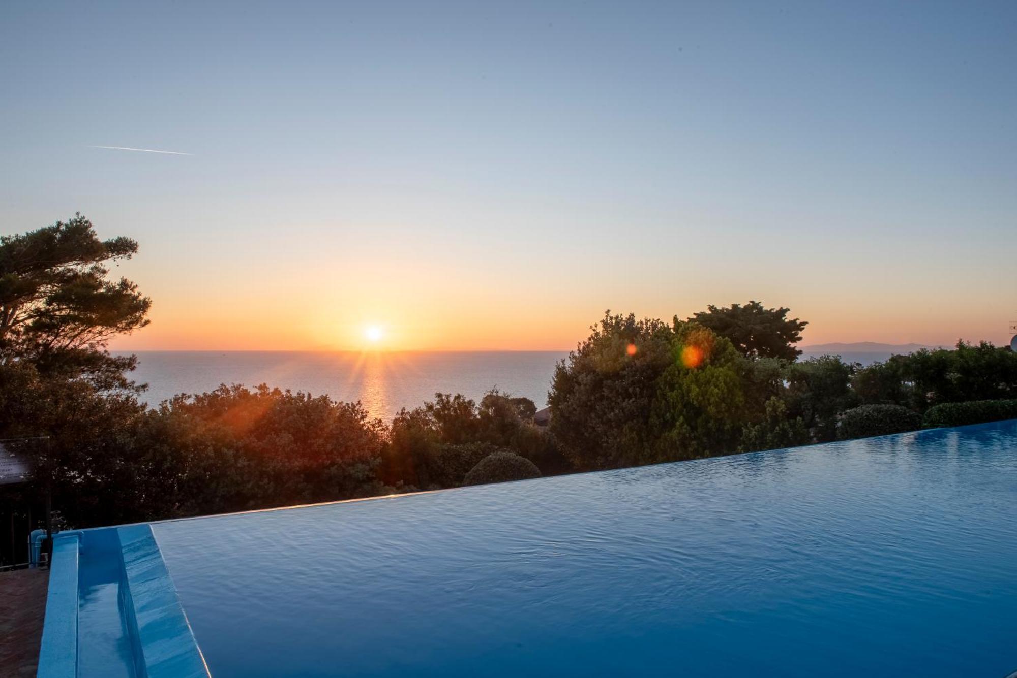 Boutique Hotel Torre Di Cala Piccola Porto Santo Stefano Kültér fotó